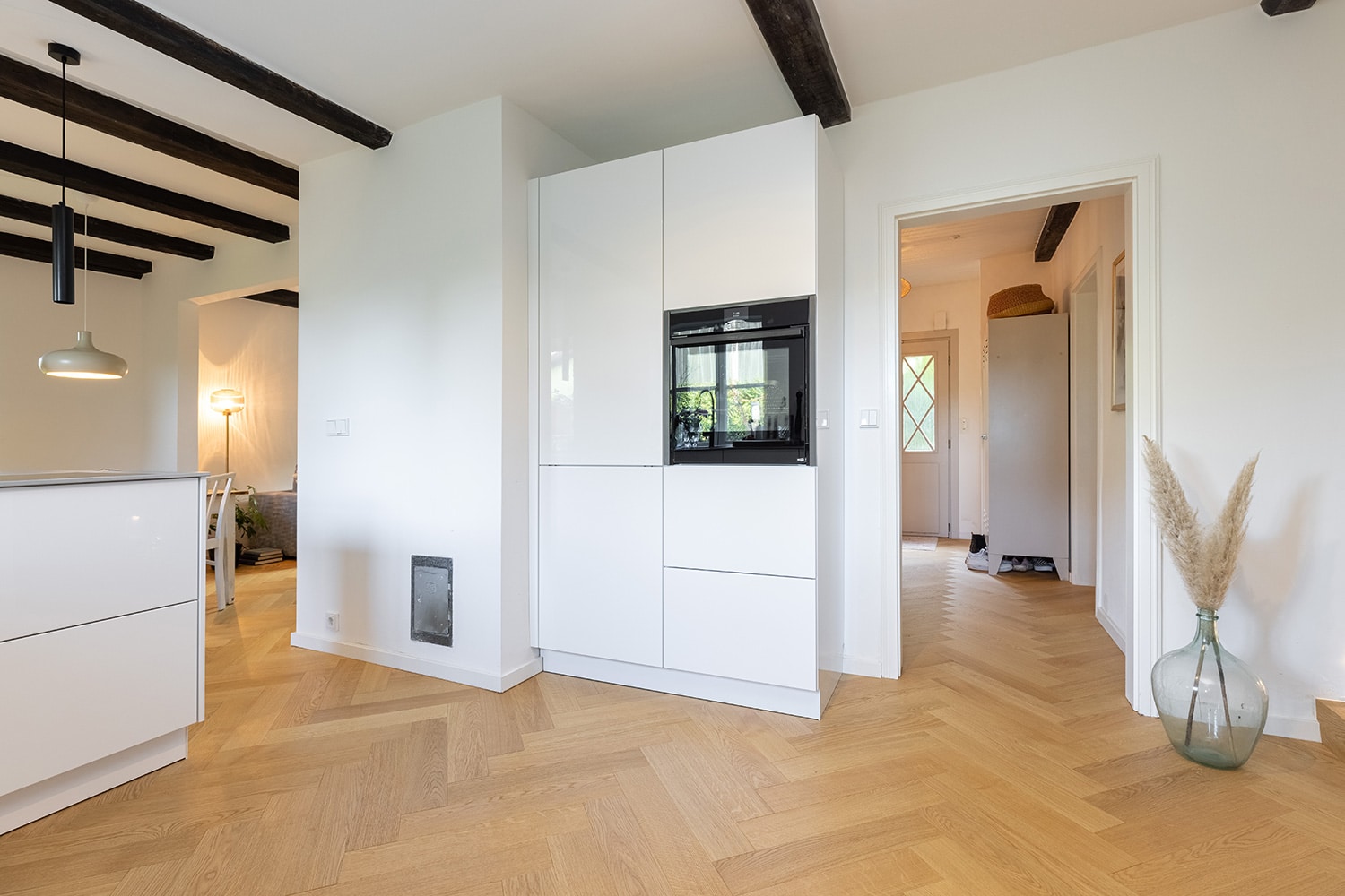Comfort Tabis Fischgrat Referenz Preview picture furnished flat with herringbone parquet flooring