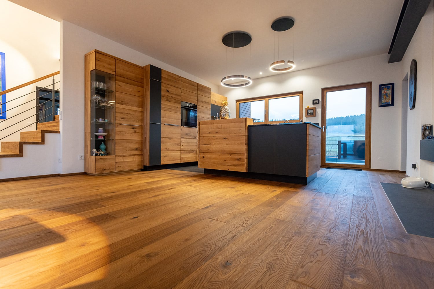 Edelholz-Diele-Triplex-historica-1000-referenz-küche-Treppe(6) Edelholz-Diele in Küche mit Holzschrank