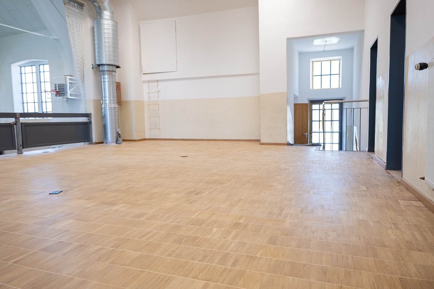 bembé-parkett-schleifen_5 Überarbeiter Parkettboden der Turnhalle Eppingen