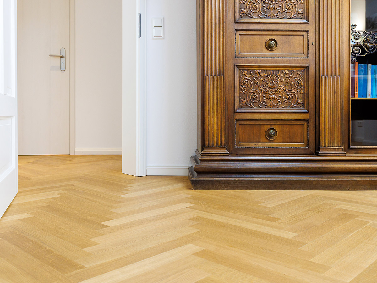 Comfort Tabis Eiche Elegance Fischgrat oxidativ geoelt Detailansicht von Fischgrat-Parkett in Siegen