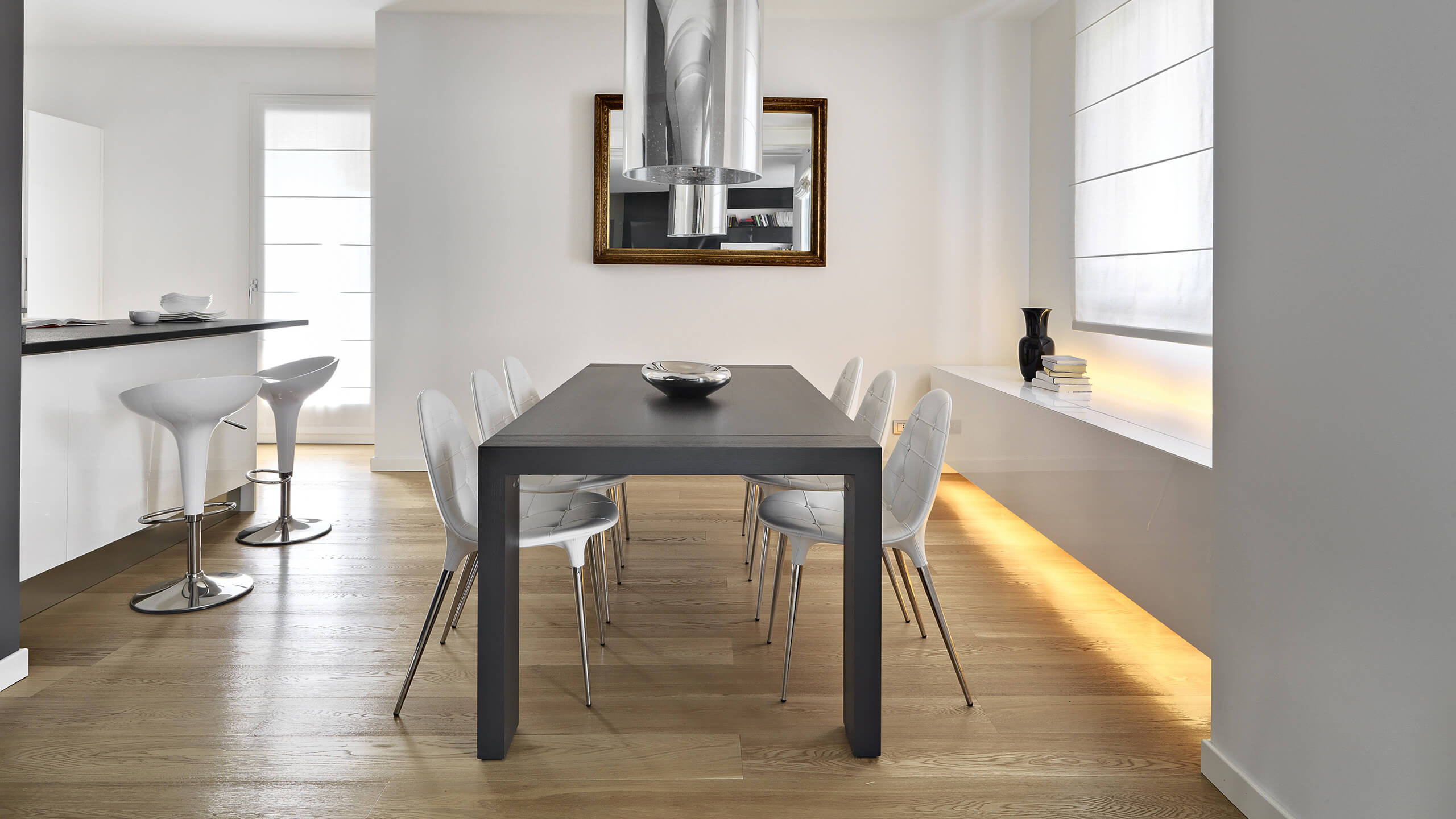 Raumbild Esszimmer und Küche mit